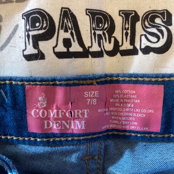 Womens shorts - Picture 2 of 3